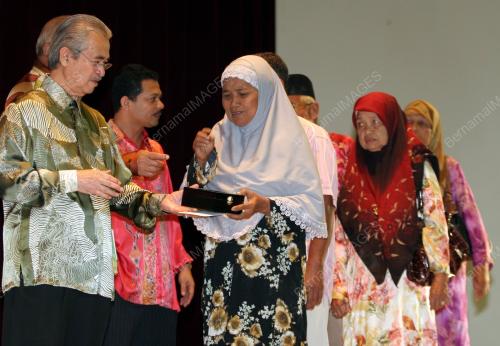 TUN ABDULLAH AHMAD BADAWI