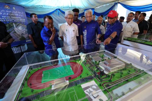 DATUK SERI ISMAIL SABRI YAAKOB