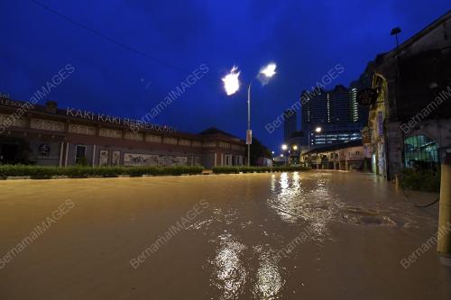 PG12_05112017_BANJIR_KILAT