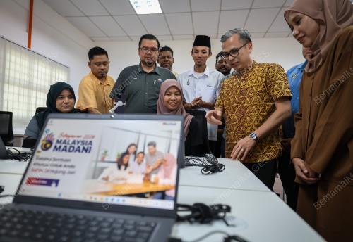 FAHMI FADZIL