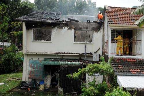 PG12_06082012_RUMAH_BAKAR