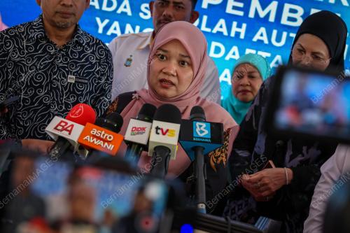 FADHLINA SIDEK
