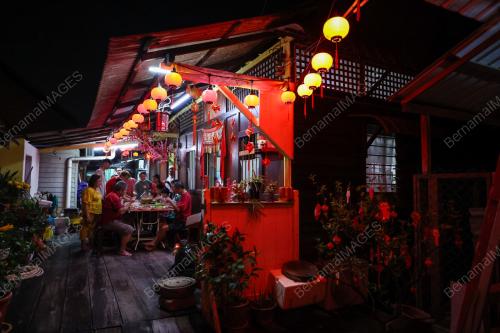 MAKAN BESAR