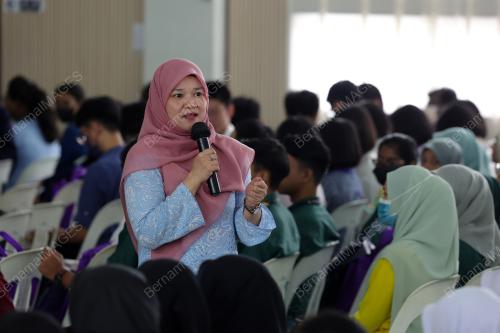 FADHLINA SIDEK