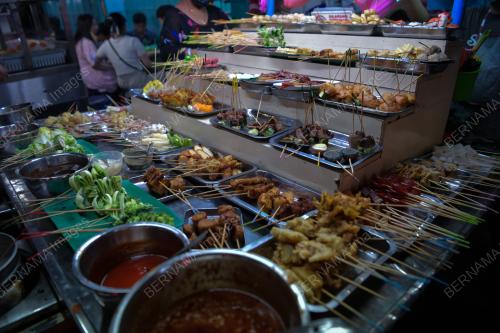 STREET FOOD LEBUH CARNAVON