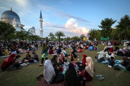 BERBUKA PUASA