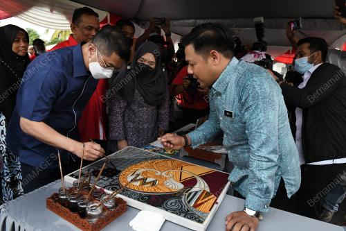 DATUK SERI AZMIN ALI