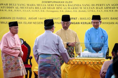 AL-SULTAN ABDULLAH RI'AYATUDDIN AL-MUSTAFA BILLAH SHAH