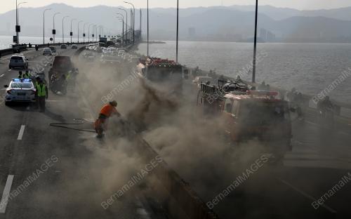 KABEL JAMBATAN PULAU PINANG TERBAKAR