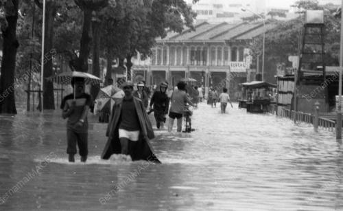 PG12_22062015_BANJIR_KILAT