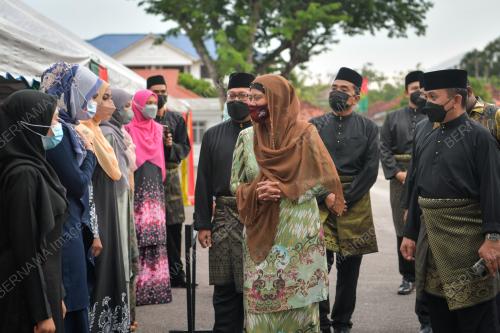 TUNKU PUTERI INTAN SAFINAZ ALMARHUM SULTAN ABDUL HALIM MU'ADZAM SHAH