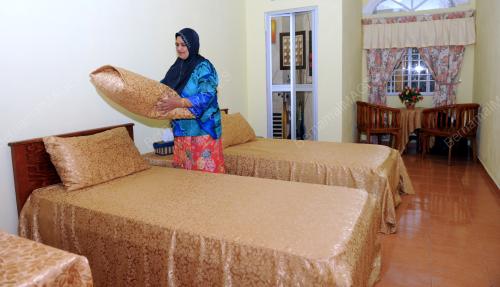 PG12_24042013_HOME_STAY