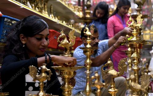 PG12_25102018_LAMPU_PELITAP_DEEPAVALI