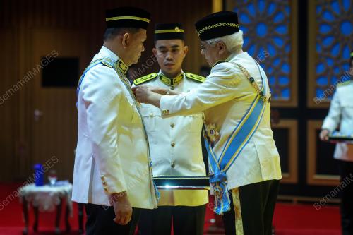TUN AHMAD FUZI ABDUL RAZAK