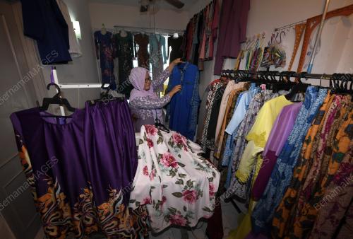 TEMPAHAN BAJU RAYA