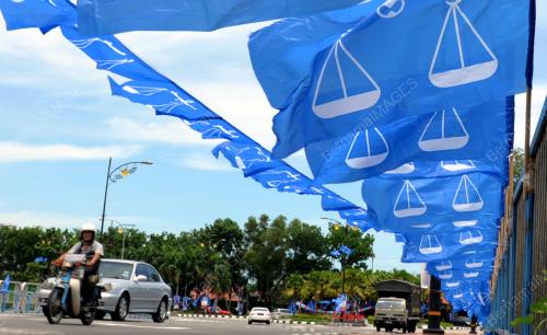 PG12_29042015_BENDERA_BN