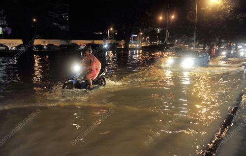 PG12_29112015_BANJIR