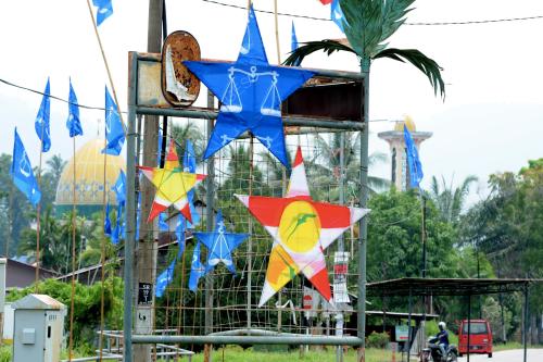 PG13_02082012_BINTANG_BENDERA