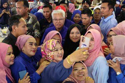 DATUK SERI ISMAIL SABRI YAAKOB