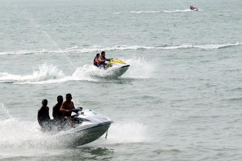 PG13_06022011_JET_SKI