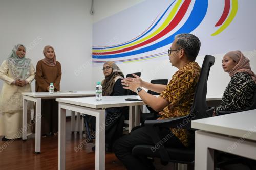 FAHMI FADZIL