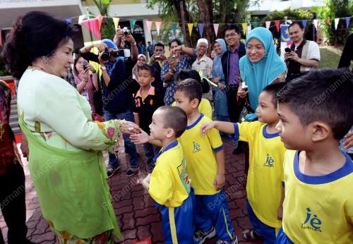 DATIN SERI ROSMAH MANSOR