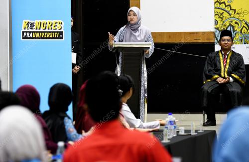 FADHLINA SIDEK