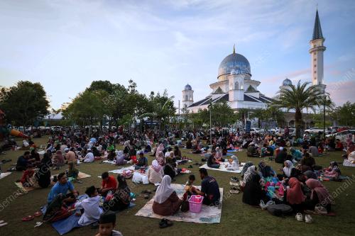 BERBUKA PUASA
