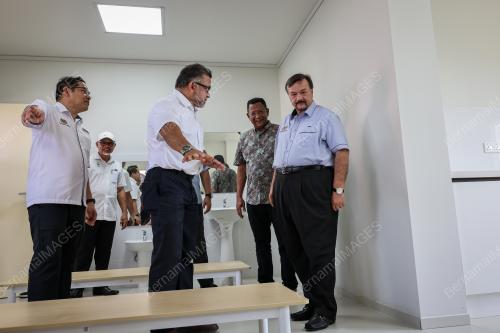 DATUK SERI AMIR HAMZAH AZIZAN