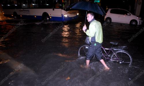 PG13_17122015_BANJIR_KILAT