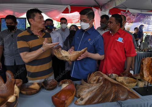 DATUK SERI AZMIN ALI