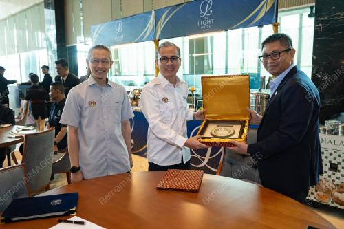 DATUK FAHMI FADZIL