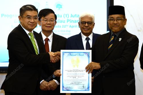 TUN AHMAD FUZI ABDUL RAZAK