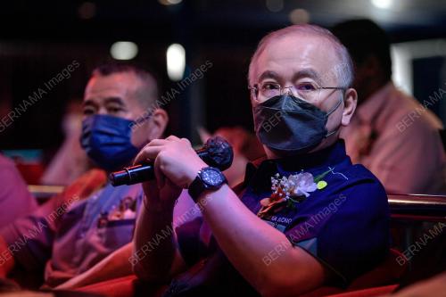 DATUK SERI DR WEE KA SIONG