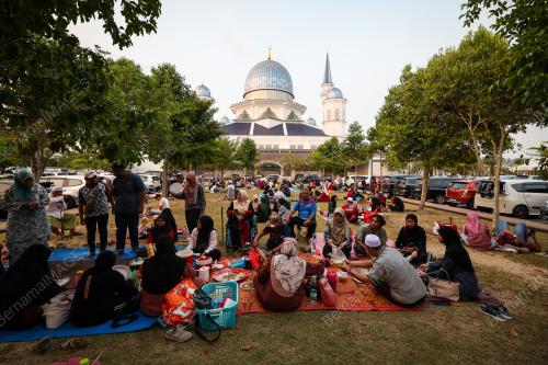 BERBUKA PUASA