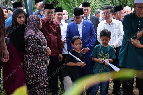 TUN AHMAD FUZI ABDUL RAZAK