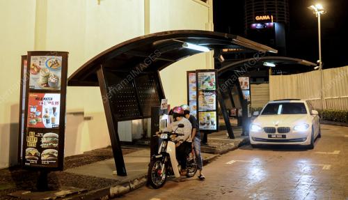 PERNIAGAAN BEROPERASI SEHINGGA 12 MALAM