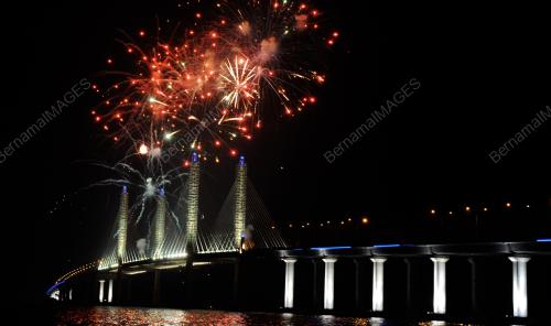 PG13_30082013_JAMBATAN_BUNGA_API