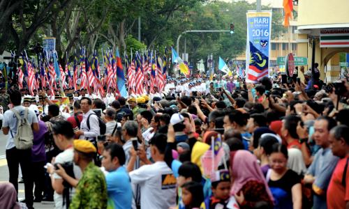 PG13_31082016_ORANG_RAMAI