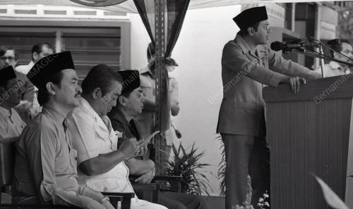 DR. MAHATHIR MOHAMAD