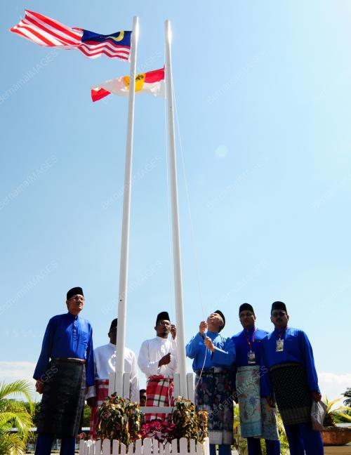 PG14_10092016_BENDERA_UMNO