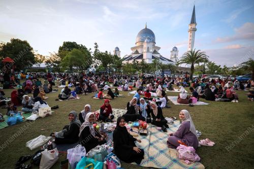 BERBUKA PUASA