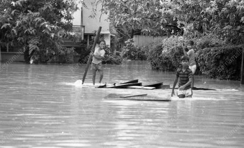 PG14_22062015_BANJIR_KILAT