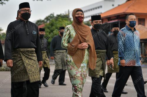 TUNKU PUTERI INTAN SAFINAZ ALMARHUM SULTAN ABDUL HALIM MU'ADZAM SHAH