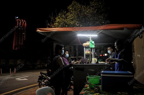PERNIAGAAN BEROPERASI SEHINGGA 12 MALAM