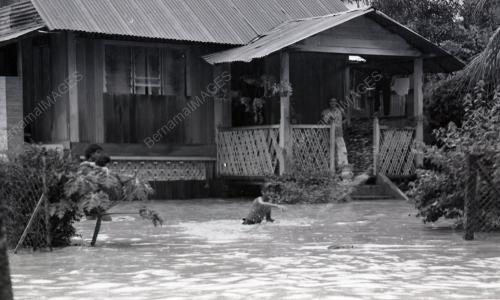 BANJIR KILAT