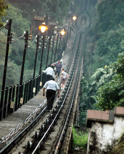 KERETA API KABEL