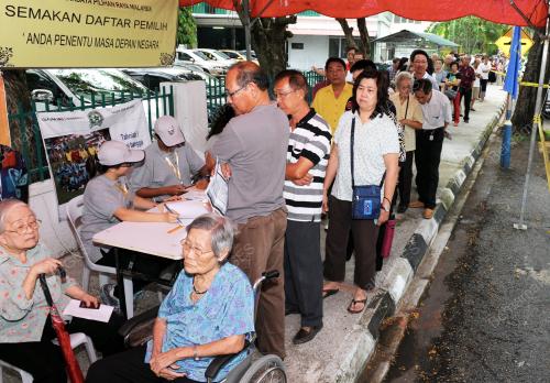 PG15_05052013_ORANG_RAMAI
