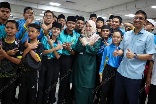 FADHLINA SIDEK