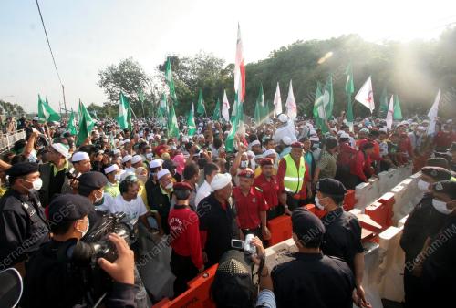 PENAMAAN CALON